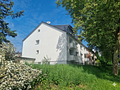 Kernsaniertes 6-Familienhaus mit Wärmepumpe, Garagen und Energieklasse A - Seitenansicht-Start