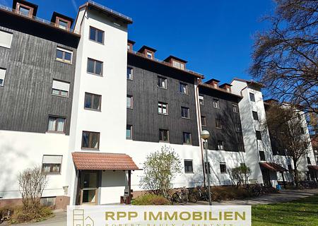 Attraktive 2,5-Zimmer-Wohnung mit Lift & zwei Erkern in grüner Wohnanlage - Hausansicht