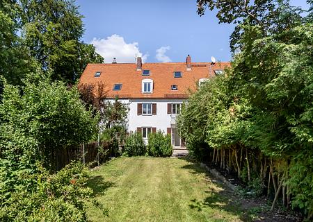 Zur Modernisierung: Familiengerechtes Stadthaus mit Südwest-Ausrichtung und idyllischem Garten - Stadthaus mit Charme zur Sanierung