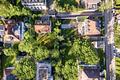 Highend-Lage Im Herzogpark: Privat zurückversetztes Baugrundstück mit Vorbescheid für Villa - Grundstück mit Altbestand