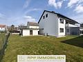 Helle 4,5-Zimmer-Wohnung mit Süd-Balkon und eigenem Garten in Lohhof - Hausansicht/Garten