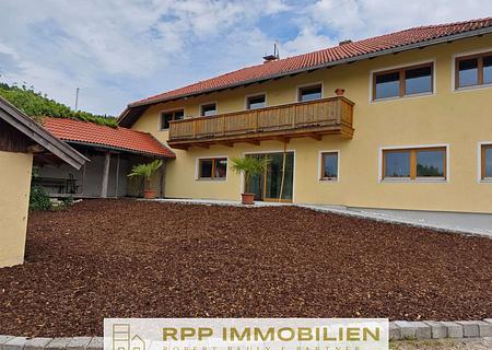 Wohnen mit Bergblick - Wohnhaus mit Reitanlage vor den Chiemgauer Alpen - Haupthaus