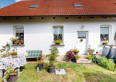 PROVISIONSFREI: Zweifamilienhaus in Wimmelburg – Kapitalanlage mit freier Wohneinheit - Wohnungseingang- Wohnung Nr. 2
