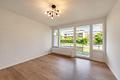 Gartenfeeling und Pool: Moderne und helle 2,5-Zimmer-Wohnung mit Südterrasse und Balkon - Schlafzimmer zum Innenhof