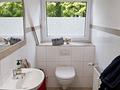 Helle Maisonettewohnung mit Südbalkon in ruhiger Alleestraße – modernes Wohnen in Krefeld-Kempener Feld - 021 WC mit Fenster
