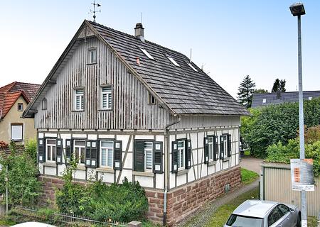 Bestlage trifft Potenzial - Zweifamilienhaus im Herzen von Leonberg - Außenansicht