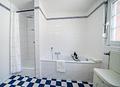 ++ Bad Soden: 5-Zimmer-Einfamilienhaus, freistehend, 2 Bäder, idyllischer Garten ++ - Badezimmer Ansicht 1