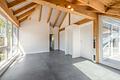 Licht, Luft und Wohlfühlflair: Familiengerechte Haushälfte mit Dachterrasse und Garten - Master-Schlafzimmer mit Bad en suite