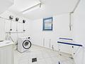 Schöne Maisonette-Dachgeschosswohnung in einem kleinen Mehrfamilienhaus mit nur 6 Einheiten in Solln - Waschraum