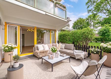 Gartenfeeling und Pool: Moderne und helle 2,5-Zimmer-Wohnung mit Südterrasse und Balkon - Outdoor-Refugium (virtuell möbliert)