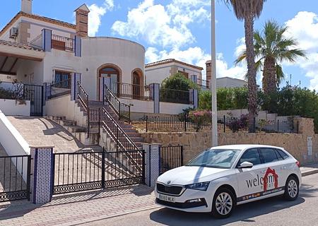 Villa mit 3 Schlafzimmern, 2 Bädern, Dachterrasse und Gemeinschaftspool im La Finca Golf Resort