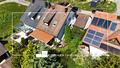 Familienglück mit Einliegerwohnung, Südterrasse, Garten und Garage - Hausansicht