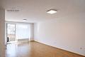 Helle und moderne Wohnung im 1. OG
Großer Südbalkon - TG-Platz
Super Zustand - sofort beziehbar - Wohn-/Esszimmer