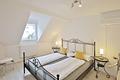 Traumhaft gepflegtes, saniertes Einfamilienhaus mit Kamin, moderner Küche und wunderschönem Garten - Schlafzimmer