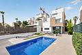 Moderne freistehende Villa mit 3 Schlafzimmern, 2 Bädern, Gäste-WC und privatem Pool in El Raso
