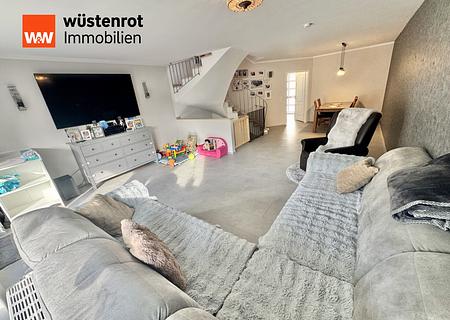 Mieter weg – Ihr Traum vom Eigenheim kann beginnen - Wohnzimmer