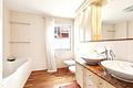 Luxuriöse Villa mit Gästehaus in Bestlage / Verkauf mit Rückmietung / späterer Eigenbezug - Masterbad mit Dusche und Badewanne