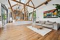 Exklusives Landhaus mit Loft-Charme in Pulheim - Wohnbereich mit Loft-Charakter und Holzbalken