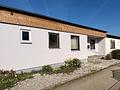 Bungalow-Reihenhaus mit Terrasse und geschütztem Gartenbereich in Stephanskirchen - Blick zum Haus