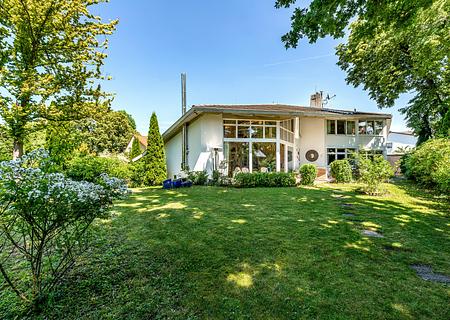 Designer-Villa mit großem Raumangebot und schönem Garten - Charmantes Familiendomizil
