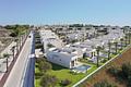 Villen mit 3 Schlafzimmern, 2 Bädern, Dachterrasse, Fußbodenheizung in Bädern und Privatpool in wunderschöner Golfanlage