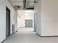 Gewerbefläche (Lager m. Büro), renoviert, im UG mit Tageslicht! Neuried b. München - Blick z. Eingang