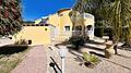 Sehr gepflegte Villa mit großem Grundstück, großem Pool, Tennisplatz, Brunnen, Garage, Heizung, Klima und vielen Extras