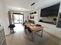 Moderne Erdgeschoss-Wohnung mit 3 Schlafzimmern, 2 Bädern, privatem Garten und Gemeinschaftspool
