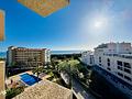 Maisonette-Wohnung mit 3 Schlafzimmern, 2 Bädern, 2 Kfz-Stellplätzen, Gemeinschaftspool und Meerblick nur 100 m vom Strand