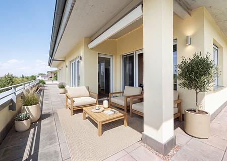 3-Zimmer-Penthouse mit Dachterrasse und stufenfreiem Zugang in naturnaher Lage - Dachterrasse mit Fernblick