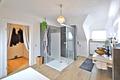 Ihr neues Zuhause: Modernisierte DG-Wohnung mit Aussicht und Charme - Bad