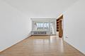 Frei für Ihre Pläne! Helle 2-Zimmer Wohnung mit Loggia - Wohnzimmer