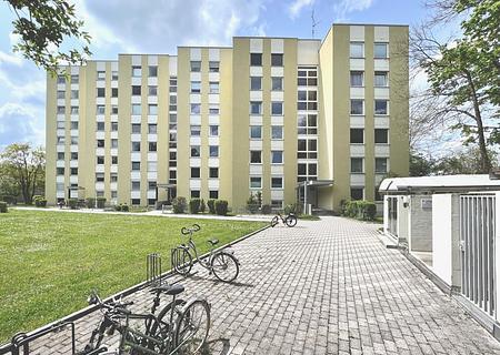 ZUR KAPITALANLAGE: gut geschnittene, vermietete 3-Zimmer Wohnung mit Balkon - Ostansicht