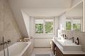 Neubau: Sonnige 3-Zimmer-Gartenwohnung im attraktiven, zweigeschossigen Maisonette-Stil - Zeitlos-elegantes Baddesign (Visualisierung)