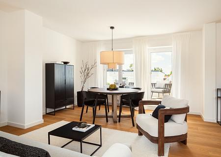 OPEN HOUSE, Lichterfülltes Penthouse-Flair: Soeben modernisierte 2,5-Zi.-Wohnung mit Dachterrassen - Stilvoller Essbereich mit gemütlichem Ambiente