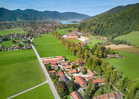Edles Flair und Wallberg-Blick: 2022 luxuriös gestaltete 2-Zimmer Design-Wohnung mit Südbalkon - Traumlage in der Natur