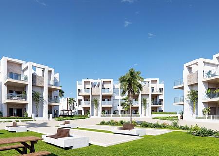 Penthouse-Wohnungen mit 2 Schlafzimmern, Tiefgaragenstellplatz und Gemeinschaftspool in einer wunderschönen Golfanlage und nur 500 m vom Strand