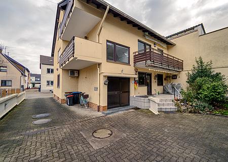 Vielseitiges MFH: 4 Einheiten (EG frei)+ Nebengebäude mit Wohnraum-Potenzial - Rückansicht