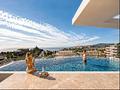 Penthouse-Wohnungen mit 2 Schlafzimmern, Klimaanlage, Fußbodenheizung in Bädern, Tiefgaragenstellplatz und Gemeinschaftspool nur 650 m vom Strand