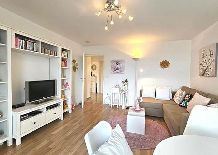 Praktisch ausgestattetes 2-Zimmer-Apartment im Herzen von Solln - Wohnzimmer