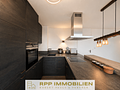 Bezugsfrei & renoviert: Attraktive 3-Zi.-Wohnung mit zweiseitigem Balkon und Aufzug - Küche inkl. Einbauküche