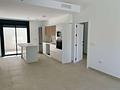 Ebenerdiges Haus mit Meerblick und guter Lage mit Pool - Living room-kitchen