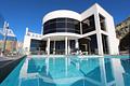 Moderne Villa mit beheiztem Pool und spektakulärem Panoramablick auf Küste und Meer und mit Vermietungslizenz