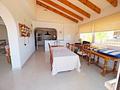 Wunderschöne Villa mit 3 Schlafzimmern, 3 Bädern, Privatpool, Meerblick und direktem Strandzugang