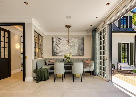 Highend-Luxus trifft Ruhe und Privatsphäre auf ca. 2.600 m² Parkgrundstück - Stilvoller Essbereich