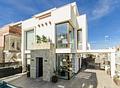 Moderne Villen mit 3 Schlafzimmern, 3 Bädern, Dachterrasse, Privatpool, Kfz-Stellplatz und optionalem Keller