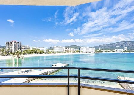 Mallorca exzellente Wohnung direkt am Meer in Palmanova zu verkaufen