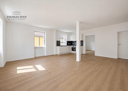 Helle 3,5-Zimmer Wohnung im 1. OG mit Stellplatz – modernes Wohnen trifft auf einzigartiges Fachwerk - Wohn-/Esszimmer