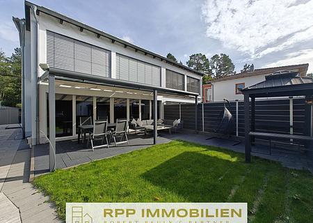 Moderne Doppelhaushälfte mit sonnigem Südgarten bei Unterschleißheim – möbliert vermietet - Hausansicht