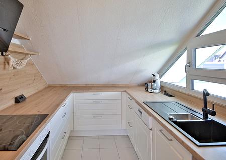 PROVISIONSFREI und bezugsbereit! 3,5- Zimmer DG Wohnung mit sonniger Dachterrasse und Stellplatz! - Küche 